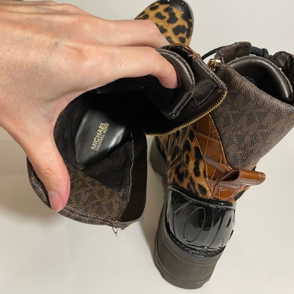 Michael Kors Khloe Lug Sole Combat Boot in sz 7.5US - Picture 14 of 14